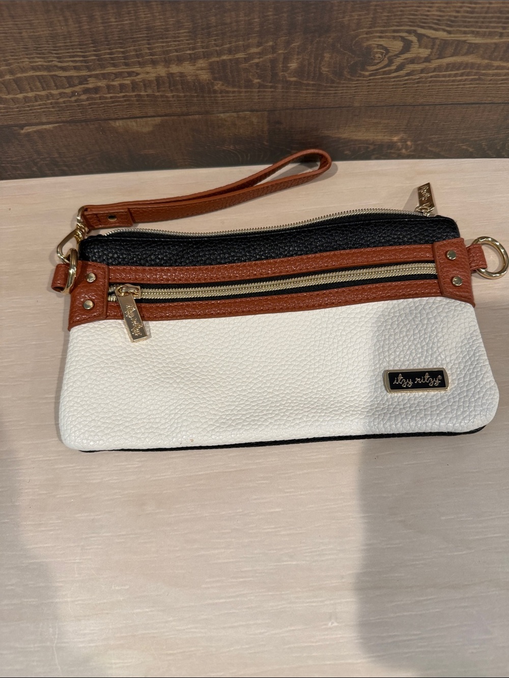 Itzy Ritzy White, Black & Tan Pebbled Wristlet Clutch